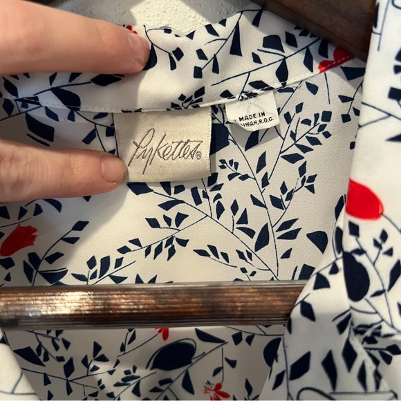 Vintage Pykettes Semi-Sheer Short Sleeved Collared 1/4 Button Pullover Blouse - Picture 4 of 7